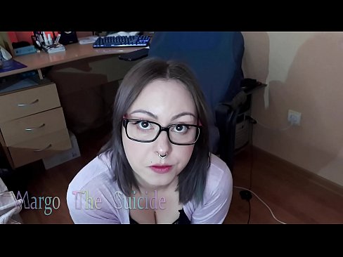 ❤️ Merch Sexy gyda Sbectol Yn Sugno Dildo'n Ddwfn ar y Camera ❌ Fideo rhyw wrthon ni ❌️
